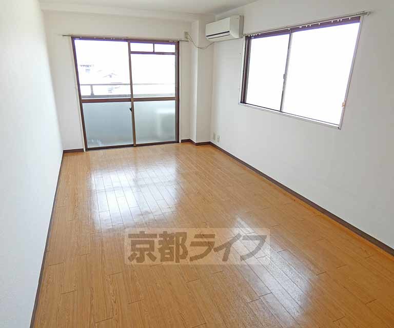 居室・リビング　広い居室です。