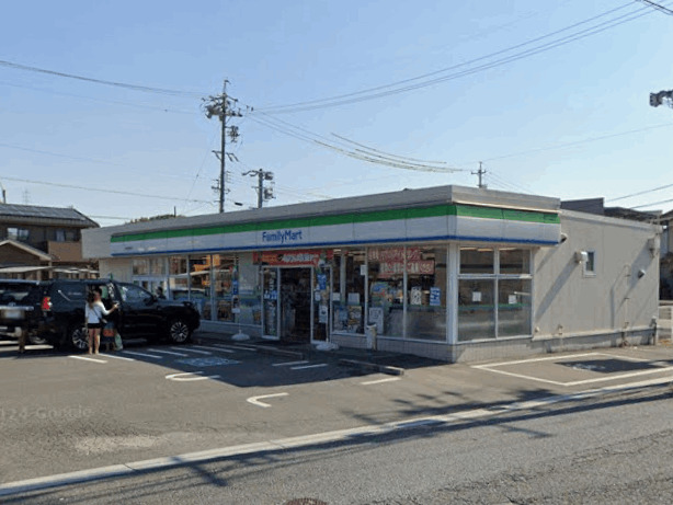 コンビニ　ファミリーマート桑名西別所店（コンビニ）まで730m