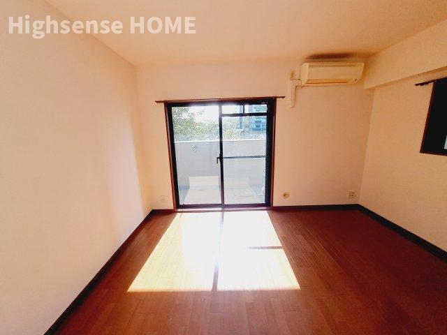 居室・リビング　こちらの居間で趣味の時間をお楽しみください