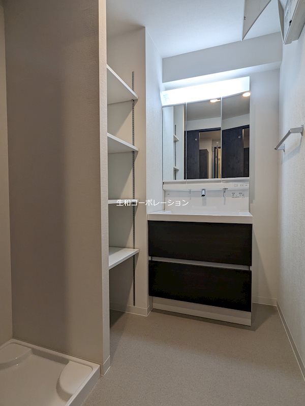 洗面設備　三面鏡付きシャンプードレッサー♪