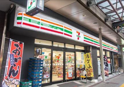 コンビニ　セブンイレブン 江東亀戸4丁目店（コンビニ）まで121m
