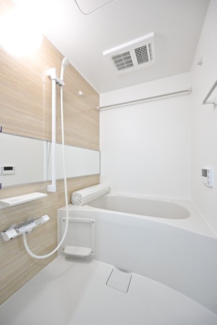 バス・シャワールーム　コンパクトで使いやすいお風呂です