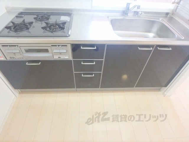 収納　キッチン下部