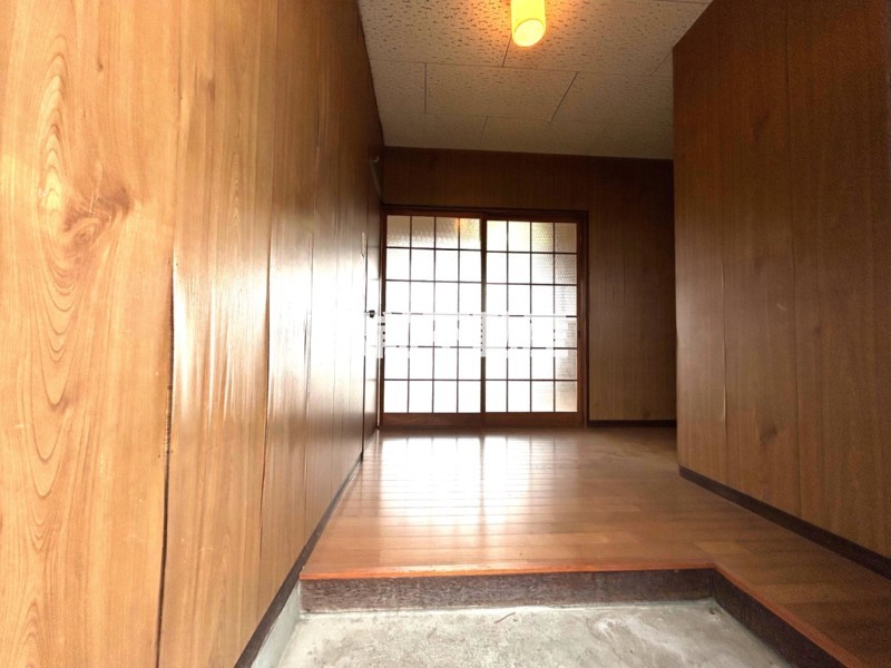 玄関　コンパクトな玄関スペース！