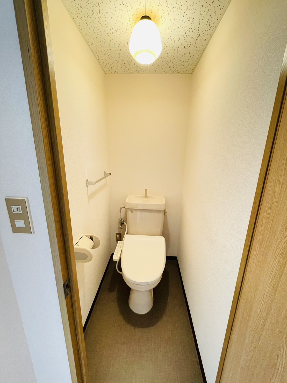 トイレ　温水洗浄暖房便座