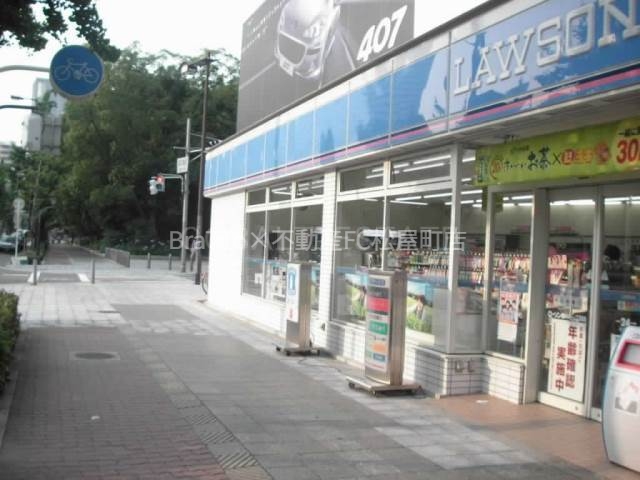 コンビニ　ローソン靱本町1丁目店（コンビニ）まで185m