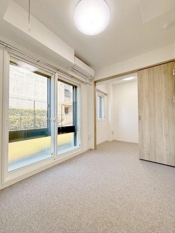 居室・リビング　防音室は防音床、防音壁、防音天井となっており、まさに楽器を演