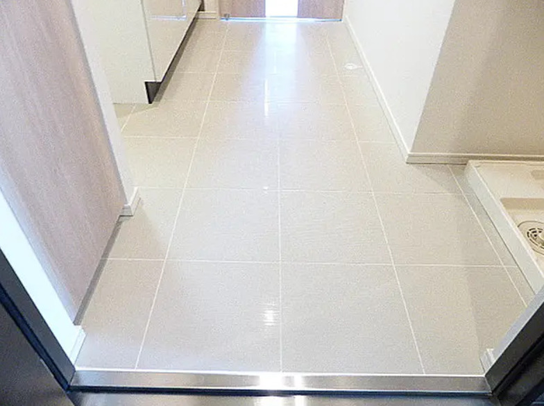 玄関　※別部屋参考写真