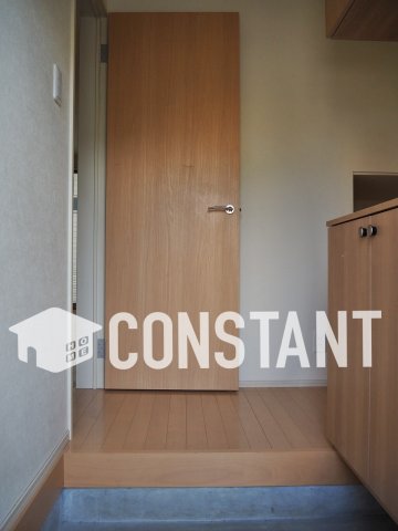 玄関　※同タイプの参考物件写真となります（色・素材等違う場合もござ