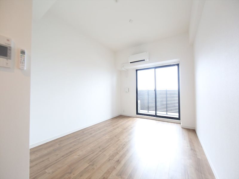 居室・リビング　洋室8.4帖　クローゼット付（収納充実してます）　同仕様写真