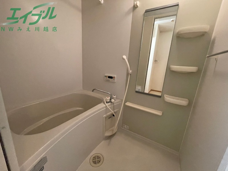 バス・シャワールーム　同型反転参考写真