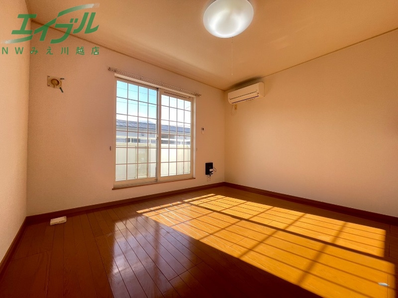 居室・リビング　同型反転参考写真