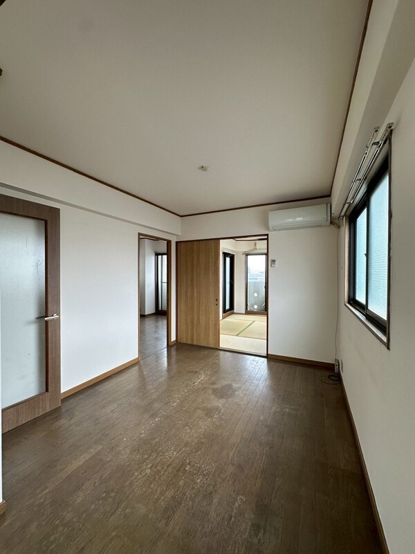 居室・リビング　広々リビングでゆっくり過ごせます