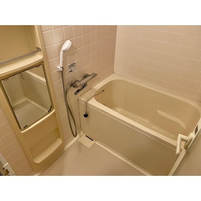 バス・シャワールーム　★浴室乾燥機能付きで、お出かけや雨の日も洗濯できます