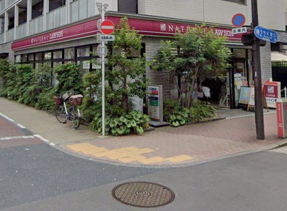 コンビニ　ナチュラルローソン港芝浦三丁目店（コンビニ）まで65m