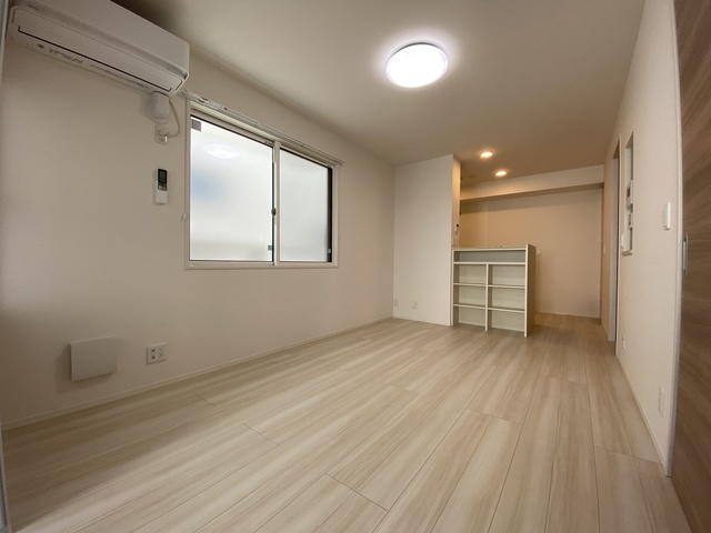 居室・リビング　白色ベースの清潔感のあるお部屋