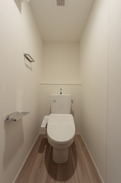 トイレ　※写真は同タイプ住戸です。