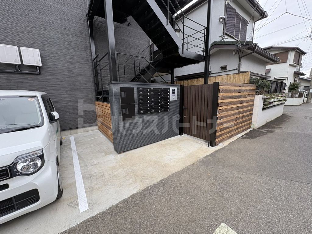 エントランス　駐車場