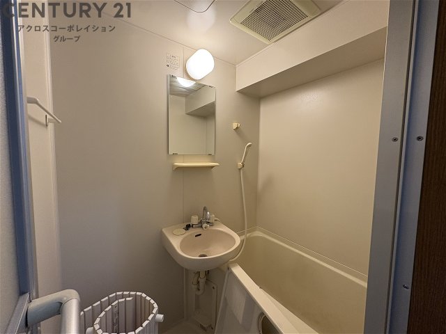 バス・シャワールーム　浴室内に洗面台付き！
