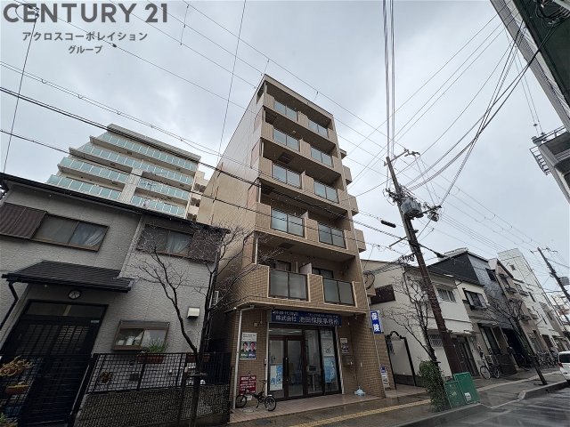 建物外観　宅配ボックス付きで不在時にも便利！