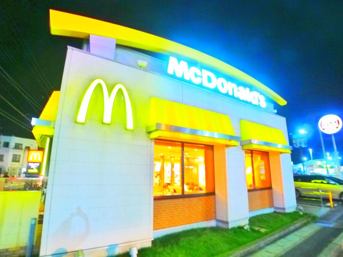 飲食店　マクドナルド　東深井店（飲食店）まで168m