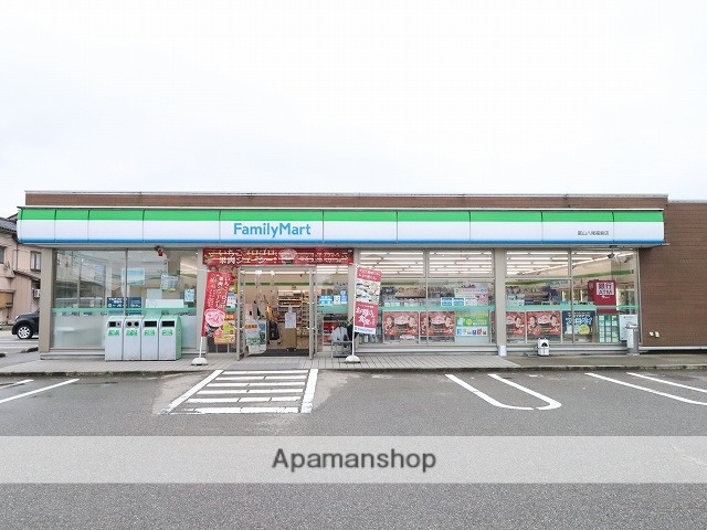 コンビニ　ファミリーマート（コンビニ）まで299m