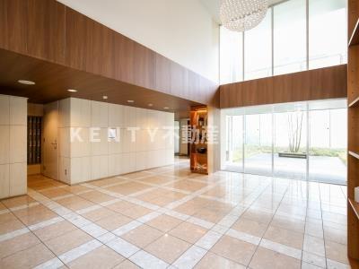 ロビー　落ち着いたロビーです