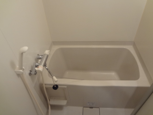 バス・シャワールーム　清潔感のある浴室で、１日の疲れを癒しリラックスできます。