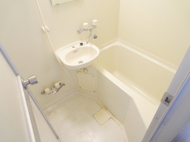 バス・シャワールーム　写真は別号室のものです。