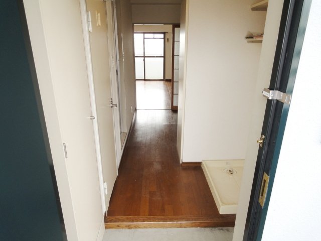 玄関　写真は別号室のものです。