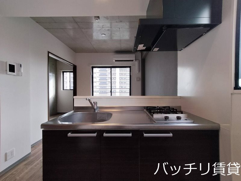 キッチン　別号室写真の為、現況を優先いたします。