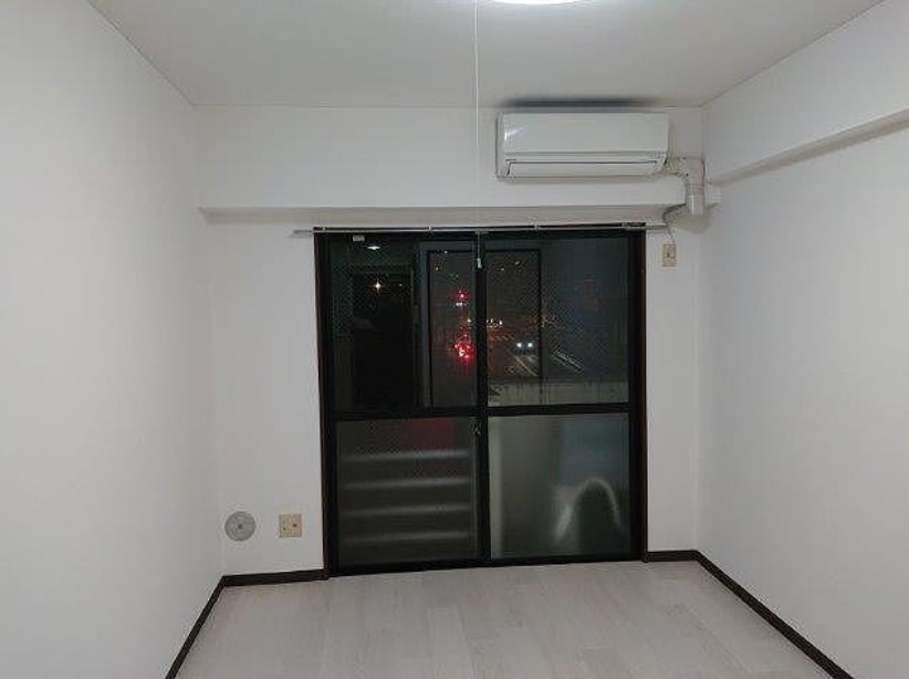 居室・リビング　エアコン完備で一年中快適にお過ごしいただけます。