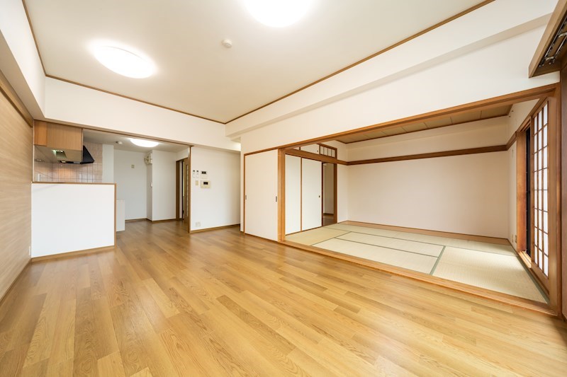 居室・リビング　リビングからは明るい日差しが差し込んんできます