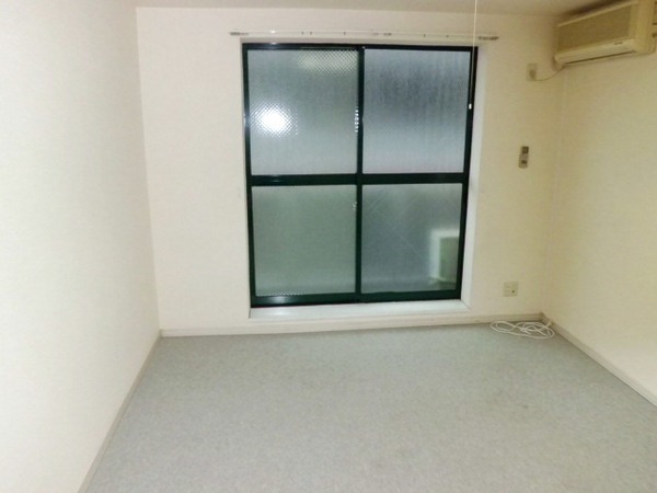 居室・リビング　エアコン付きで初期費用を抑えられます♪