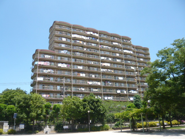 建物外観　南向きバルコニーです♪