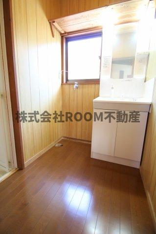 洗面設備　スペースが確保できる洗面所です