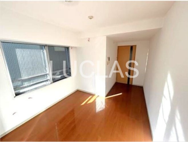 居室・リビング　落ち着いた色味の床材がくつろぎ空間を演出♪