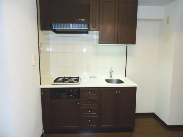 キッチン　２口コンロがついたキッチンでお料理もはかどります。