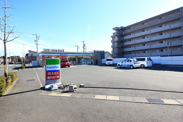 コンビニ　ファミリーマート 浜松半田山四丁目店（コンビニ）まで558m