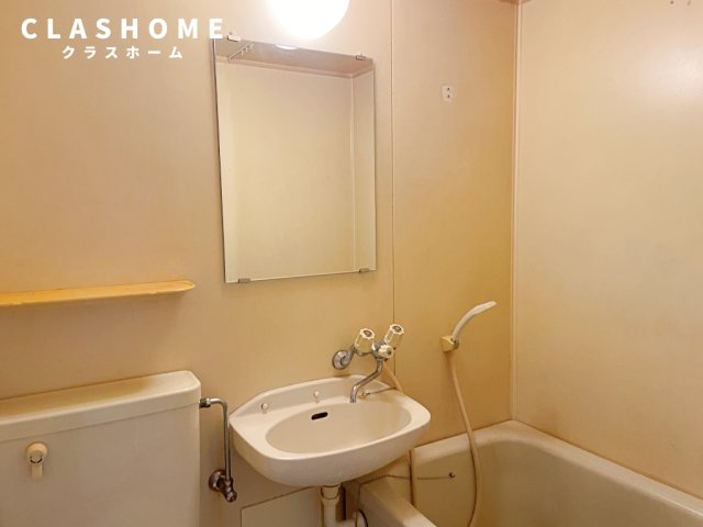 洗面設備　同物件の別部屋になります。