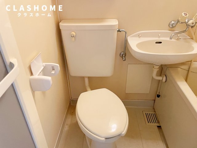 トイレ　同物件の別部屋になります。