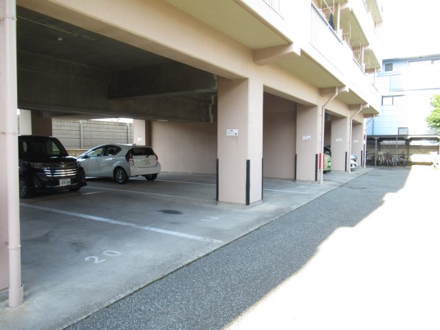 駐車場　先着順