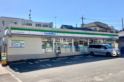 コンビニ　ファミリーマート大田上池台三丁目店（コンビニ）まで582m