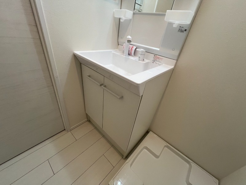 洗面設備　明るい洗面所です