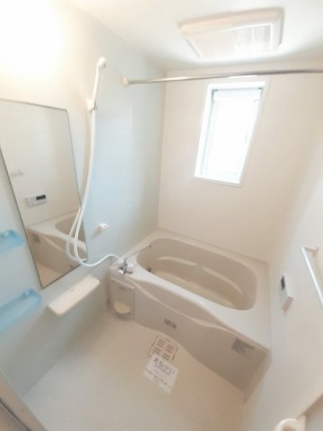 バス・シャワールーム　落ち着いた空間のお風呂です