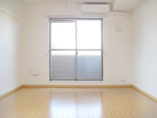 居室・リビング　★エアコン・ホスクリーン（室内物干し）完備★