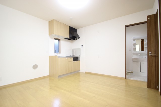 居室・リビング　同物件別室