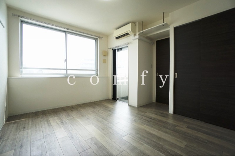 居室・リビング　日当りの良い洋室