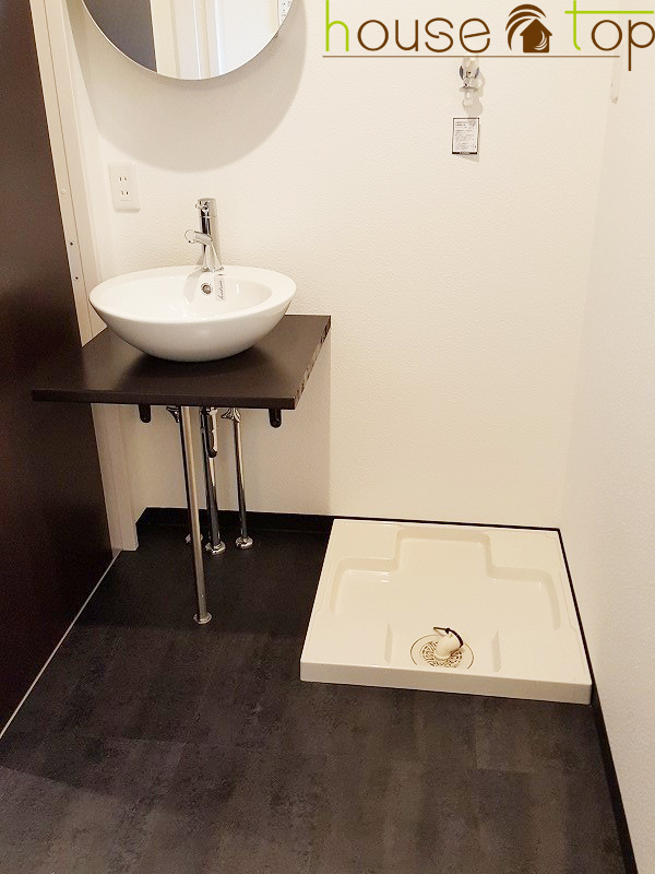 洗面設備　独立洗面台・室内洗濯機置場完備