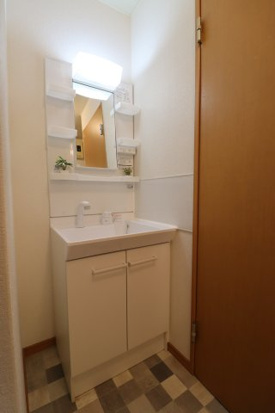 洗面設備　脱衣スペースもあります